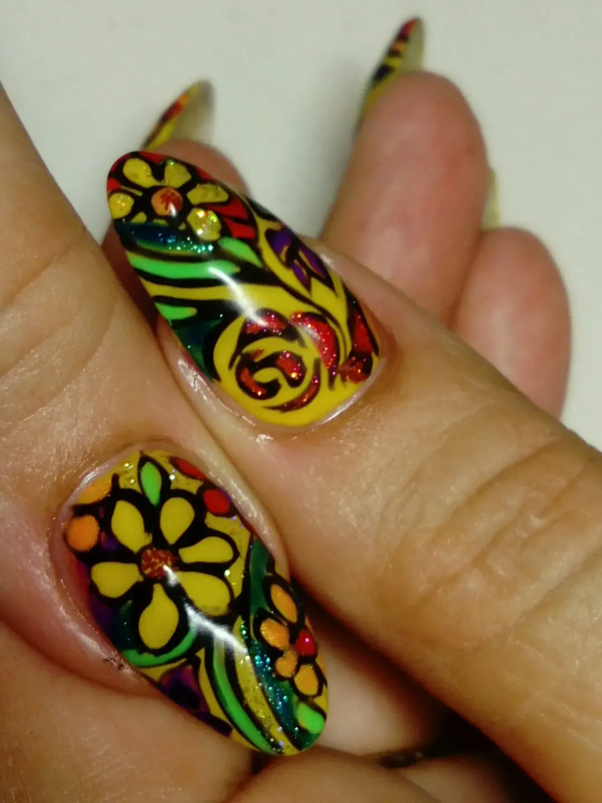 Nail art - žuti cvjetovi na noktima